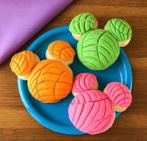 Turtle Conchas, Heart Shaped Conchas, Concha Cookies, Concha Designs, Making Yeast, Conchas Recipe, Conchas Pan, Mexican Bakery, Mexican Sweets