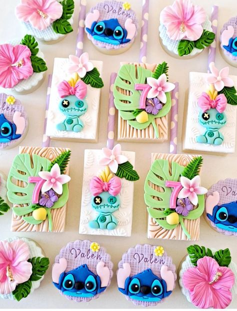 Lilo And Stitch Charcuterie Board, Lilo And Stitch Rice Krispie Treats, Stitch Party Treats, Stitch Rice Krispie Treats, Lilo And Stitch Treats, Stitch Treats, Lilo And Stitch Party Ideas, Fondant Stitch, Stitch Sleepover