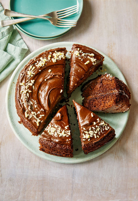 If you're on the hunt for the perfect rich, moist chocolate cake, this recipe from Mary Berry is the answer. it also happens to be vegan and dairy free, so it's the perfect bake if you're catering for certain dietary requirements. Dairy Free Family Dinner, Dairy Free Chocolate Cake Recipe, Nigella Christmas, Balance Eating, Cake Dessert Recipes, Dairy Free Chocolate Cake, Mary Berry Recipes, Cocoa Powder Recipes, Salad Cake