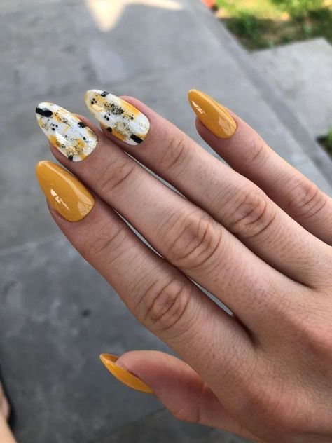 Yellow Nail Art, Yellow Nails Design, Unghie Nail Art, Abstract Nail Art, Black White Abstract, Nails Fake, Nail Length, Brown Nails, Yellow Mustard