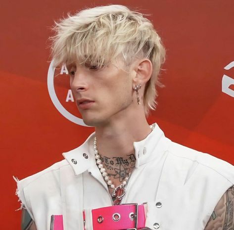 Bleach Blonde Mullet Man, Blonde Mohawk Men, Mgk Mohawk, Bleached Mullet, White Mullet, Bleach Mullet, Blonde Mullet, Mens Mullet, Short Mullet