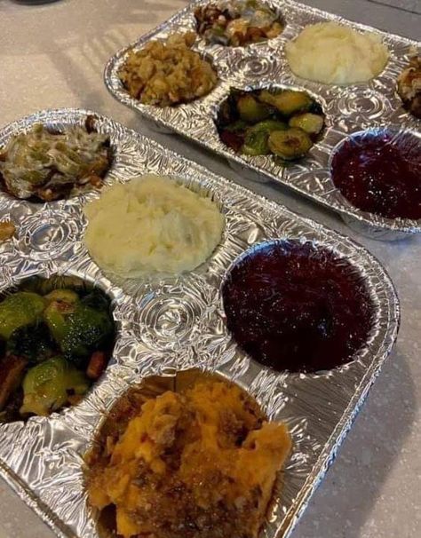 Hosting Christmas Dinner, Foil Packet Meals, Dinner Leftovers, Thanksgiving Leftovers, Individual Servings, Delish Recipes, Muffin Tin, Easy Family Meals, Picky Eaters