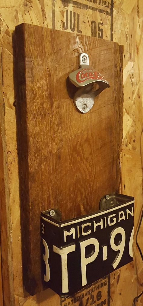 Wood Man Cave Ideas, License Plate Room Decor, Repurposed License Plates Ideas, Diy License Plate Ideas, Bottle Cap Ideas, License Plate Ideas, License Plate Crafts Projects, License Plate Repurposed, License Plates Diy