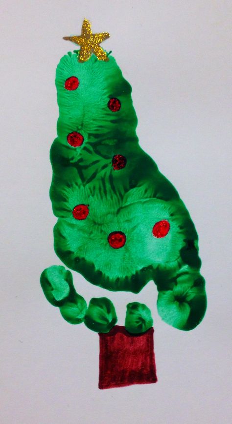 Baby footprint christmas tree. Christmas Diy Crafts For Kids, Christmas Tree Footprints, Baby Footprints Christmas, Christmas Diy Crafts, Baby Christmas Crafts, Christmas Diy Kids, Caterpillar Craft, Christmas Art Projects, Christmas Crafts For Toddlers