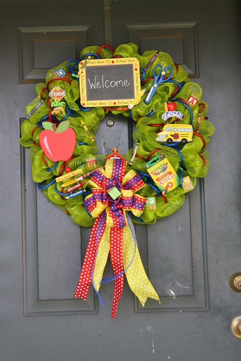 Back to School Teacher Wreaths Trendy Tree Blog Teachers Wreath Ideas, Back To School Wreaths For Teachers, Back To School Tree, Kids Wreath, Classroom Wreath, School Wreaths, Teacher Wreaths, Teacher Craft, School Starts