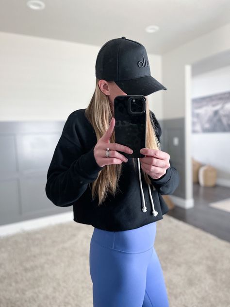 Lululemon Leggings Outfit Wild Indigo Lululemon, Outfit Ideas Lululemon, Alo Hat, Athleisure Outfit Ideas, Trucker Hat Outfit, Wild Indigo, Athleisure Outfit, Outfit Leggings, Errands Outfit