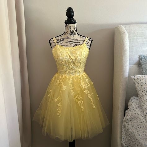 Yellow Enchanted Dress Short! Doesn’t Have A Size But I’m A Small And It Fits Me Perfectly :) Pretty And Perfect Color For Fall Or Spring Event If You Have Any Questions Please Let Me Know! Yellow Short Formal Dress, Yellow Dama Dresses, Yellow Dama Dresses Quinceanera, Yellow Damas Dresses, Yellow Grad Dresses Short, Yellow Dress Short, Quince Dresses Yellow, Cute Yellow Princess Dress For Party, Cute Prom Dresses Short Yellow