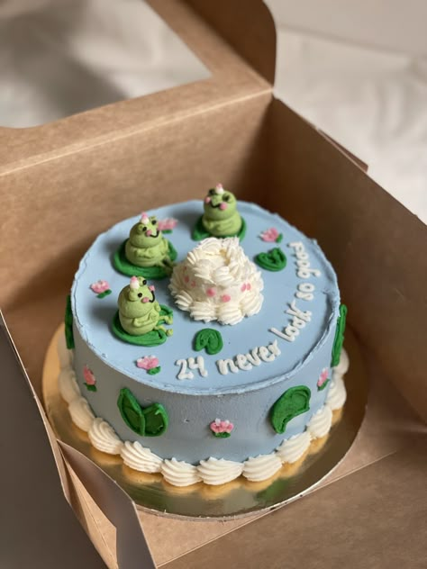 Froggy Cake, Frog Birthday Cake, Valentines Cakes And Cupcakes, Frog Cake, Vintage Birthday Cakes, Beautiful Cake Designs, Funny Birthday Cakes, Mini Cakes Birthday, Creative Birthday Cakes