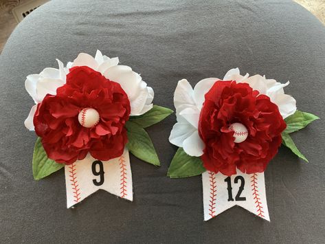 Football Mom Corsage, Senior Baseball Banquet Ideas, Baseball Senior Night Decorations, Senior Night Mom Corsage, 8th Grade Baseball Night Gifts, Senior Night Ideas Baseball, Senior Night Flowers For Mom, Baseball Banquet Ideas High Schools, High School Baseball Senior Night Ideas