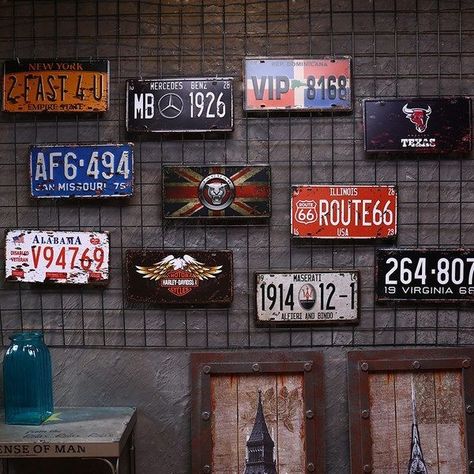 Car Themed Room Man Caves, Room Ideas For Car Guys, Guys Wall Decor, Car Room Decor Aesthetic, Car Plates Decoration, Car Themed Living Room, Vintage Car Room Decor, Car Guy Room Aesthetic, Car Room Aesthetic