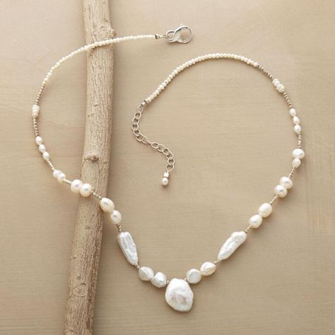 Modern Pearl Jewelry, Pearl Locket, Diy Pearl Necklace, Necklace With Pearls, Pearl Necklace Designs, Saltwater Pearls, Beaded Necklace Diy, Jewelry Design Necklace, Girly Jewelry