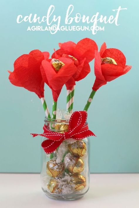 Check out these super cute candy flowers...perfect for mother's day or Valentines day! And they involve CHOCOLATE! Chocolate Bouquet Diy, Candy Bouquet Diy, Birthday Flowers Bouquet, Candy Flowers, Flowers Birthday, Chocolate Flowers, Bouquet Gift, Candy Crafts, Flowers Bouquet Gift