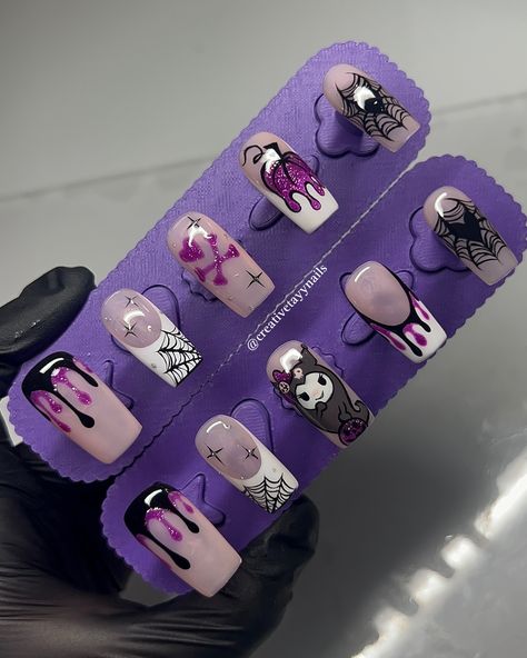 Kuromi spooky set on medium square 💅🏻💜🖤 Swipe to see the inspo sketched behind the set. I had a creative block with this one so I took some days to think about it and sketch it! Halloween orders are available for 2 more weeks, DM to get your spooky nail sets! Products used: @apresnailofficial medium square, @dndgel dc2447, @beetlesgelpolish b850, d412, @mizhse_official 006 reflective glitter, @nailzbydevshop baddest black gel & white liner, @by.chloenails top coat #kurominails #kuromi #kuro... Spooky Nail, Witch Nails, Anime Bag, White Liner, White Liners, Nail Sets, Creative Block, Nails Inspo, Top Coat