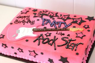 1227B Pink and Black electric guitar Rockstar Birthday Cake, Rock Star Birthday Cake, Rockstar Cake, Rock Star Cakes, Guitar Birthday Cakes, Guitar Party, Musical Party, Rock And Roll Birthday, Rockstar Birthday