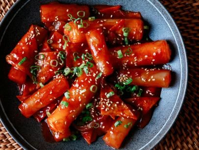 Rice Paper Tteokbokki, Tteokbokki Recipe, Rice Paper Wrappers, Cheesy Rice, Gochujang Sauce, Coffee Alternative, Food System, Toasted Sesame Seeds, Fish Cake