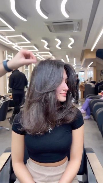 Haircut For Medium Hair For Women, Hair Cut Layer Oval, U Cut Hairstyle Medium With Layers, Two Layers Haircut, Hair Cuts For Long Hair With Bangs, Oval Haircut Long, Haircut For Women Long Hair, Medium Layer Haircut, Haïr Cut For Medium Hair