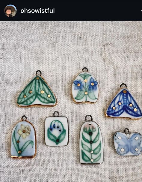 Pottery Jewelry Ideas, Ceramic Charms, Ceramic Jewellery, Paper Mache Clay, Air Dry Clay Projects, Polymer Clay Jewelry Diy, Ceramics Pottery Art, Porcelain Jewelry, Clay Art Projects