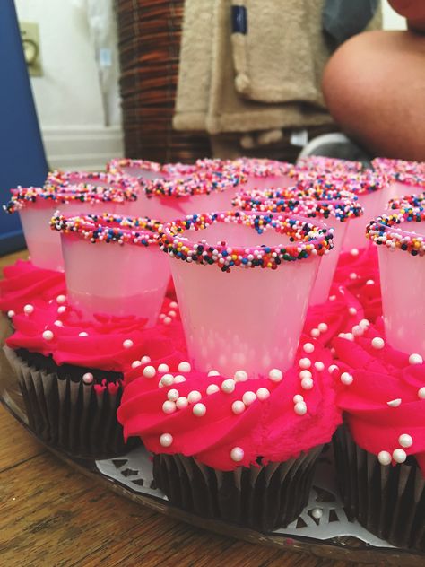 20th Birthday Dessert, 21st Birthday Bar Ideas, 21st Bday Cupcakes, 21st Birthday Cupcake Ideas, 21st Birthday Desserts, 21 Birthday Cupcakes Ideas, 21st Cupcake Ideas, 21 Birthday Cupcakes, 21st Birthday Shots