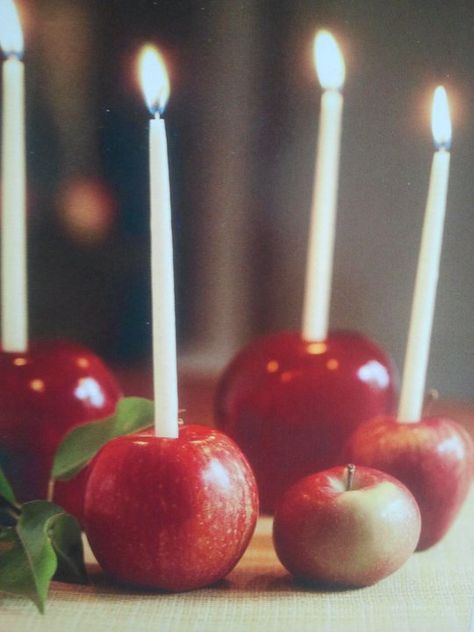 K'Mich: 50th Birthday party idea: For centerpiece, skip votives. Pair apples and candles instead. Use a knife to cut a hole in the tops of a few red apples. Use an apple that matches your theme - Golden delicious for a softer look or a Red delicious for something a little bolder, which is what was used for client's big day. Insert a taper candle into each one. Line them up on a long slender platter, or cluster them on a mantel or side table. Add a sprig of greenery to sofeten the arrangement. 50th Birthday Party Themes, Apple Table, 50th Birthday Party Favors, Birthday Party Idea, Apple Decorations, Themed Events, Philadelphia Wedding, 50th Birthday Party, Cozy Christmas