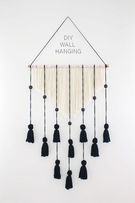 20 Yarn Wall Hangings Crafts | Easy DIY Craft Tutorial Ideas for Home Inexpensive Home Decor | macrame | woven | bedroom | living room Diy Para A Casa, Pola Macrame, Diy Wand, Wine Bottle Diy Crafts, Diy Casa, Wall Hanging Crafts, Yarn Wall Hanging, Diy Craft Tutorials, Diy Bricolage