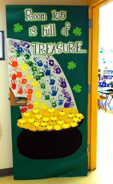 St Patricks Day Classroom Door, Kiddie Academy, Kindergarten Halloween, St Patricks Day Crafts For Kids, San Patrick, Butterfly Room, Preschool Bulletin, Preschool Bulletin Boards, Teacher Doors