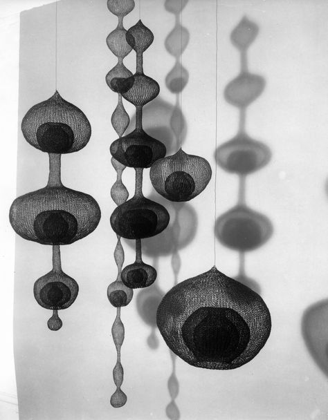 Sculptures Sur Fil, Ruth Asawa, Imogen Cunningham, Royal Academy Of Arts, Wire Sculpture, Sculpture Installation, Japanese Artists, Abstract Sculpture, Wire Art