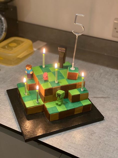 Minecraft Fondant Cake, Minecraft Enderman Cake, Enderman Cake, Minecraft Birthday Party Cake, Minecraft Cake Ideas, Minecraft Birthday Decorations, Beatles Cake, Pastel Minecraft, Minecraft Cakes