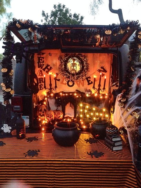 Jeep Trunk Or Treats, Bat Decorations On Wall, Cars Party Ideas, Creative Accent Wall, Halloween Car Decorations, Trunker Treat Ideas, Farm Hacks, Trunk Or Treat Ideas, Bat Decorations