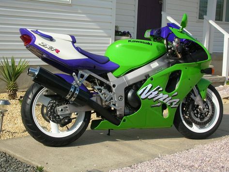 Ducati 750ss, Kawasaki Zx7r, Kawasaki Zx10r, Kawasaki Bikes, Kawasaki Ninja Zx6r, Kawasaki Motorcycles, Track Bike, Motorcycle Girl, Street Bikes