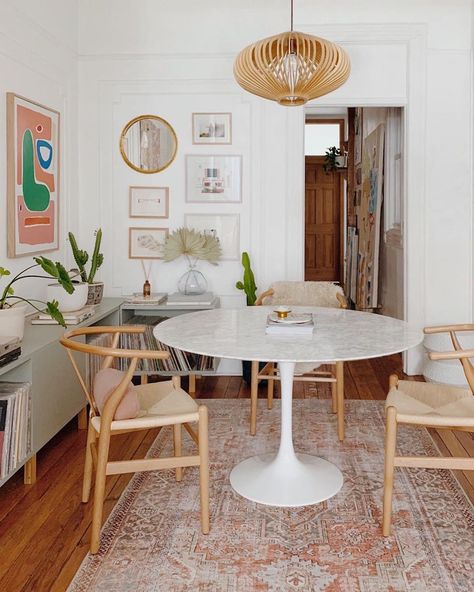 7 Instagram Home Decor Trends We Love - Round Pedestal Tables | The Everygirl Reserve Home, Tulip Dining Table, Round Marble Dining Table, Apartment Tour, Marble Dining, Dining Nook, Dining Room Inspiration, Painting Studio, Dining Table Marble