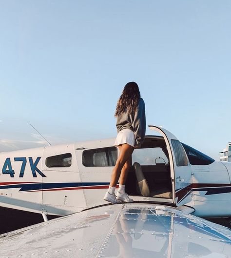 Pilot Career, Plane Photos, Pilot License, Student Pilot, Plane And Pilot, Flight Attendant Life, Pilot Training, Female Pilot, Flight Training