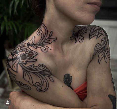 Upper Arm And Shoulder Tattoo, Art Nouveau Shoulder Tattoo, Ornamental Shoulder Cap Tattoo, Pattern Neck Tattoo, Shoulder Tattoo Ornamental, Shoulder Neck Tattoos Women, Round Shoulder Tattoo, Cool Collar Bone Tattoos, Abstract Shoulder Tattoo