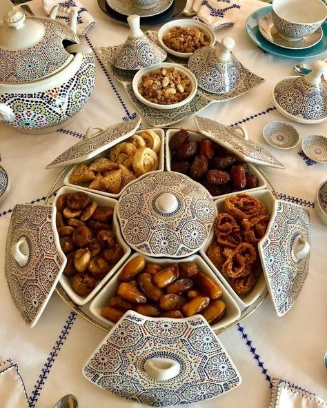 Arab Decor, Moroccan Breakfast, Moroccan Tea, Crockery Design, Catering Ideas Food, Moroccan Food, Food Displays, Ramadan Recipes, Arabic Food