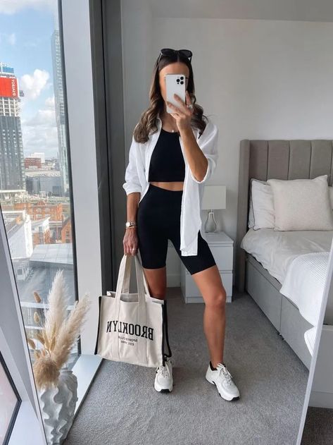 35+ Biker Shorts Outfit Ideas For A Stylish Summer! - prettygirlythings.com Biker Shorts Outfit Ideas, Biker Shorts Outfit Summer, Shorts Outfit Ideas, Bike Shorts Outfit, Look Legging, Biker Shorts Outfit, Summer Shorts Outfits, Legging Outfits, Shorts Outfit