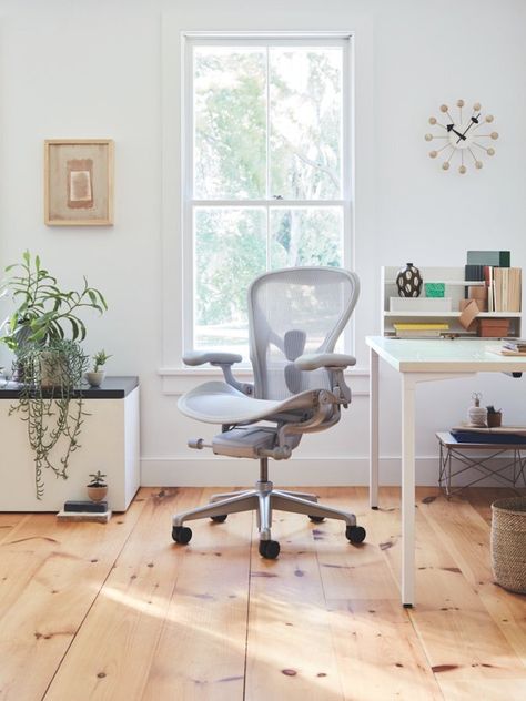 7 Sustainable Office Chairs That Will Give You The Support You Need Best Ergonomic Office Chair, Miller Homes, Comfortable Office Chair, Best Office Chair, Best Office, Work Chair, Plywood Furniture, Ergonomic Office, Arne Jacobsen