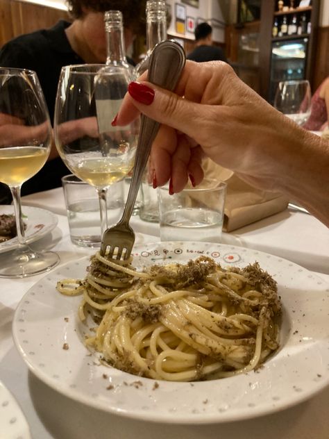 Truffle pasta in rome, italy aesthetic Pasta Truffle, Creamy Truffle Pasta Recipe, Italian Truffle Pasta, Truffle Pasta Aesthetic, Vegan Truffle Pasta, Truffle Oil Pasta Recipe, Truffle Pasta, Italy Aesthetic, Wine And Dine