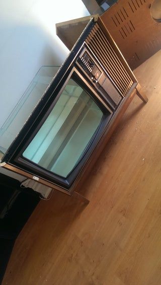 TV Fish Tank \ Aquarium : 5 Steps - Instructables Fish Tank Window, Fish Tv Tank, Old Tv Fish Tank, Fish Tank Display Ideas, Tv Fish Tank, Tv Aquarium, Tank Tattoo, 10 Gallon Fish Tank, City Transportation