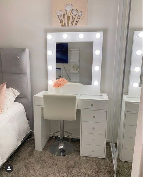 Beauty Room Vanity, Dressing Room Decor, White Room Decor, Luxury Room Bedroom, Beauty Room Decor, Bedroom Decor For Teen Girls, Vanity Room, Pinterest Room Decor, Teen Bedroom Decor