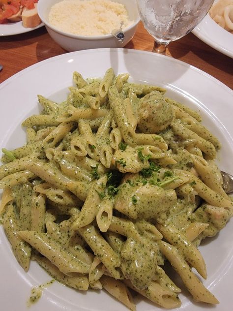 pesto pasta Pesto Macaroni, Pasta Photo, Formal Hairstyles For Short Hair, Food Therapy, Interesting Food, Pesto Pasta, Formal Hairstyles, Wheat Flour, Interesting Food Recipes