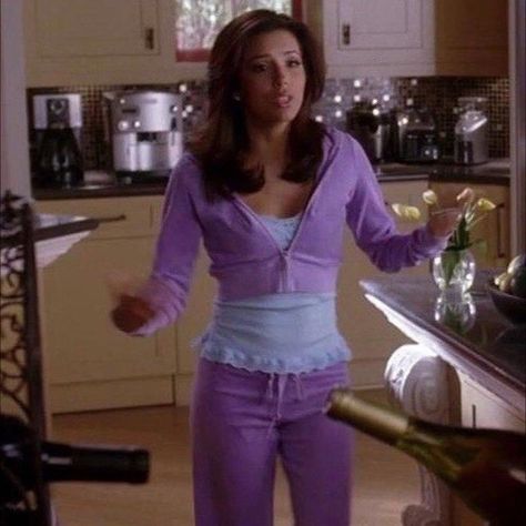 Gabby Desperate Housewives Outfits, Gaby Solis Aesthetic, Edie Britt Outfits, Gabriel Solis Outfits, Gaby Solis Outfits, Gabrielle Solis Outfit, Gaby Core, Gabrielle Solis, Mcbling Fashion