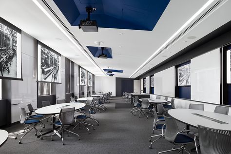 UPenn Forman Active Learning Classroom | Workplace Research | Resources | Knoll Active Learning Classroom, Classroom Interior, Classroom Pictures, Long Room, Active Learning, Collaborative Learning, Classroom Design, Classroom Inspiration, Learning Spaces