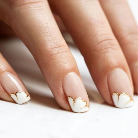 Loving the touch of gold shimmer, and the beautiful scalloped edge #nails #bridal #mani Gold Bridal Nails, Nail Elegant, Natural Wedding Nails, Simple Wedding Nails, Bridal Nail, Wedding Manicure, Nail Collection, Bridal Nail Art, Gold Nail