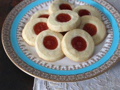 Cuban Sugar Cookies with Guava and Lime (Torticas de Moron) Holiday Cookie Party, Cooking Channel Recipes, Cuban Dishes, Cuban Cuisine, Jam Cookies, Cuban Recipes, Holiday Cookie, Cooking Channel, Latin Food