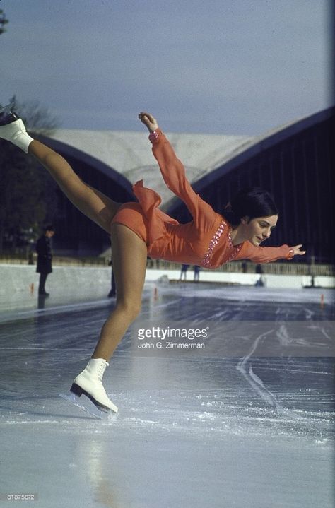 Peggy Fleming, Skater Life, Katarina Witt, Flexibility Dance, Skating Aesthetic, Women Skates, Ice Dancing, Skating Ice, Pole Art