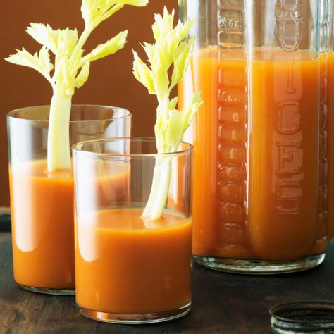 Carrot Radish Juice | Cal-Organic Farms Radish Juice Recipe, Grilled Flatbread, Raw Juice, Juicy Juice, Healthy Lunch Meal Prep, Juicer Recipes, Juicing For Health, Carrot Recipes, Detox Juice