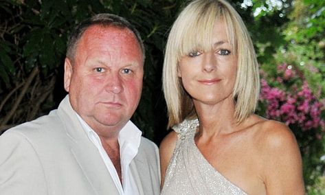 Loose Women panellist Jane Moore announced her split from her husband Gary... Lulu Hairstyles, Jane Moore, Celebrity Brides, May 2002, Wedding Jitters, Celebrity Bride, Step Mum, We Get Married, Bride Guide