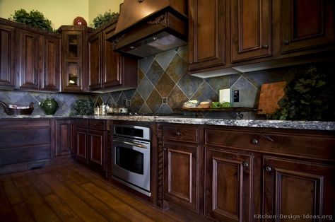 backsplash Dark Wood Kitchen Table, Home Decor Kitchen Modern, Kitchen Dark Cabinets, Kitchen Table Rustic, Diamond Kitchen Cabinets, Dark Wood Kitchen, Dark Kitchen Floors, Cherry Wood Kitchen Cabinets, Pictures Of Kitchens