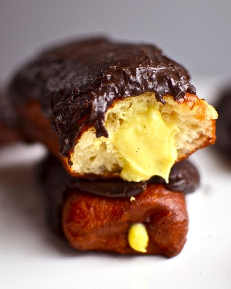 Yammie's Noshery: Custard Filled Long John Doughnuts with Dark Chocolate Frosting Long John Donut, Cake Doughnuts Recipe, Dark Chocolate Frosting, Chocolate Frosting Recipes, Doughnut Cake, Custard Filling, Doughnut Recipe, Frosting Recipe, Long John