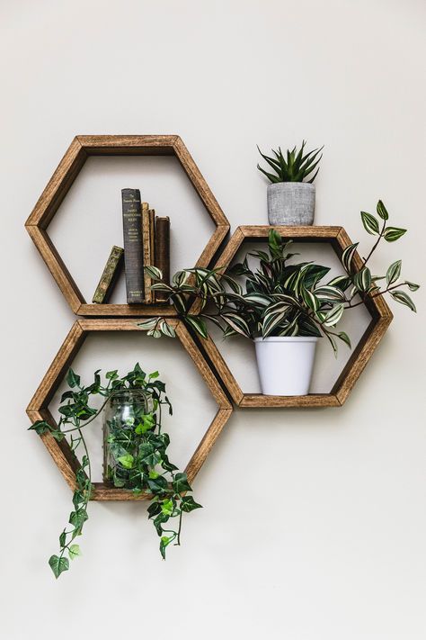 Hexagonal Shelves, Honeycomb Shelves, Hexagon Shelves, Long Gowns, Wall Shelves Design, Hemma Diy, House Projects, Home Decorating Ideas, Shelf Design