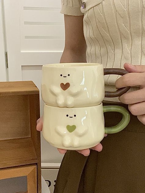 Matching Cups Friends, Matching Cups Couple, Cute Mug Set, Ceramic Cups Aesthetic, Couple Mugs Aesthetic, Couple Pottery Ideas, Matching Mugs Ceramics, Matching Mugs Aesthetic, Matching Ceramic Mugs